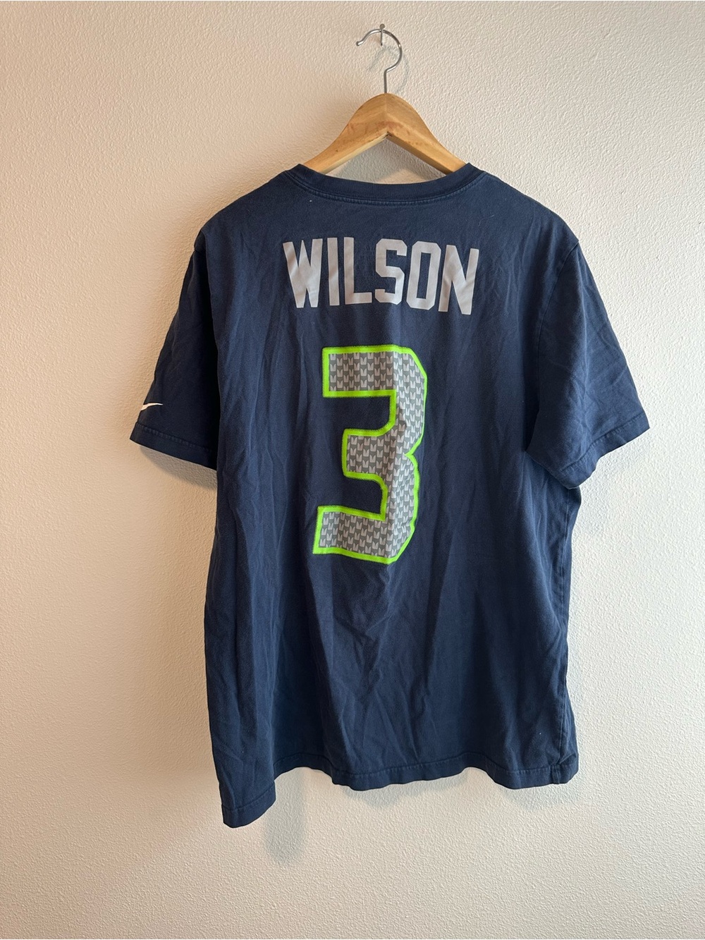 Nike Men’s Russell Wilson #3 Navy Short-Sleeve Seattle Seahawks football